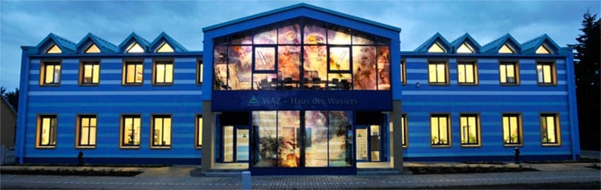 Haus des Wassers in Blankenfelde-Mahlow bei Nacht